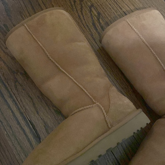 Uggs - Picture 3 of 8